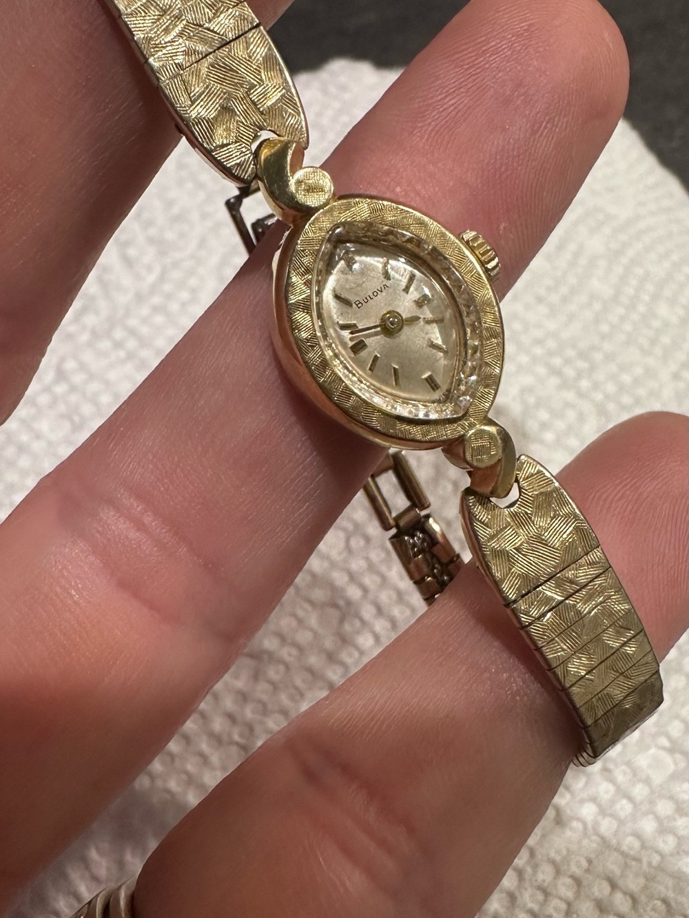 Vintage 1967 14K Gold Bulova Women’s Gold Teardrop Bracelet Watch - Picture 1 of 3
